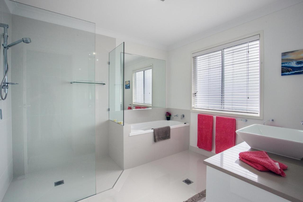 5 Star Water Front Luxury, Ava Guest house Gold Coast